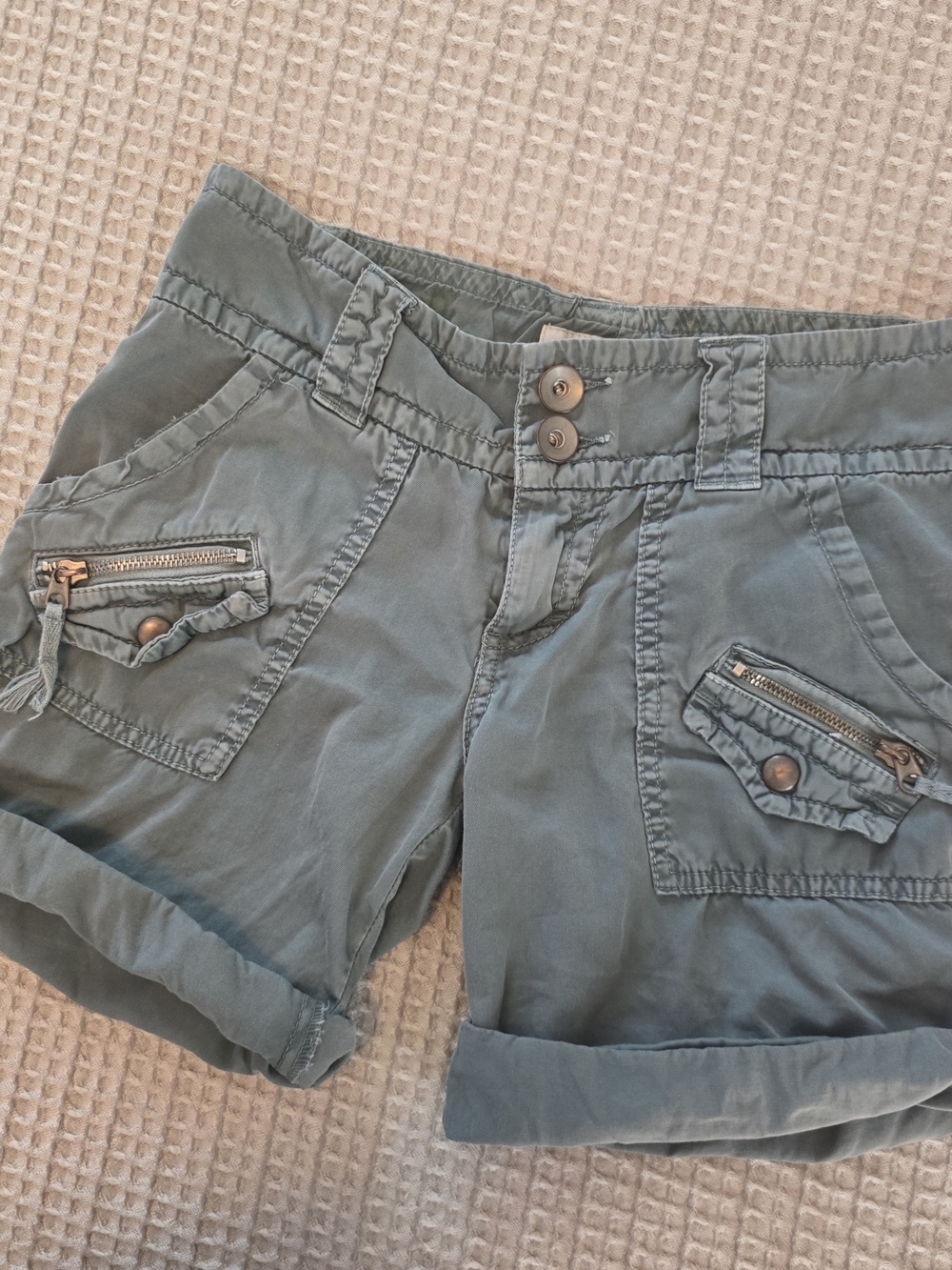 Women's Utility Cargo Shorts in Sage Green with Front Zip Pockets SZ 25